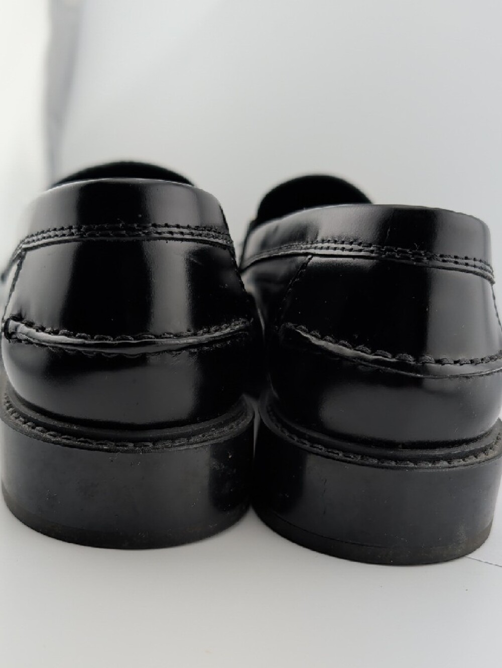 Tod's Black Leather Made In Italy Gold Metal Logo Women's 38.5 - Picture 7 of 16